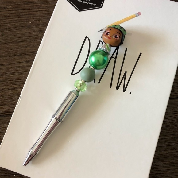 Disney doorables: The Princess and The Frog: Princess Tiana handmade beaded pen - Picture 2 of 3